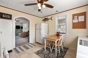 Dining - Sportsman Cottage: Close to beach & Avalon Pier (Kill Devil Hills)
