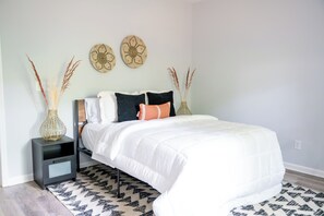 4 bedrooms, desk, iron/ironing board, WiFi