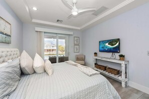 4 bedrooms, desk, WiFi, bed sheets