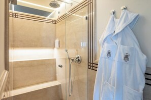 Family Suite | Bathroom | Hair dryer, slippers, towels, soap - Palazzo Porta Picta (Bergamo)