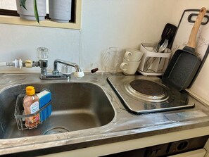 ثلاجة، ميكروويف، فرن، غلّاية كهربائية