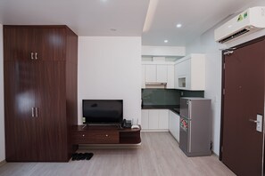 Kahden hengen superior-huone | Oleskelualue | 32–tuumainen televisio, jossa kaapelikanavat