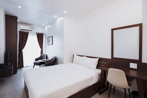 Deluxe Double Room | Desk, laptop workspace, free WiFi, bed sheets