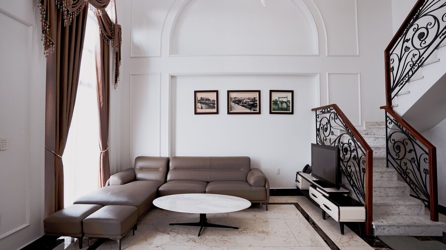 The Eastern Hotel & Apartment