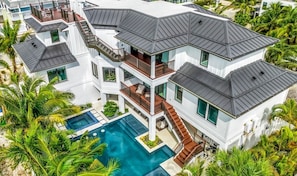 Exterior - Swanky Bubbles- Luxury 9 bedroom close to beach with views, pool and spa!!! (Holmes Beach)
