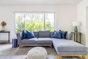 TV - Sun-filled cottage w/ pool, walk to beach (Sarasota)