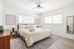 3 slaapkamers, een strijkplank/strijkijzer, reisbedje, wifi