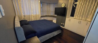 Central BGC - Spacious 2 bdrs 2 bths with Balcony