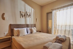 8 bedrooms, iron/ironing board, WiFi, bed sheets