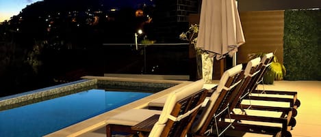 Outdoor pool, a heated pool