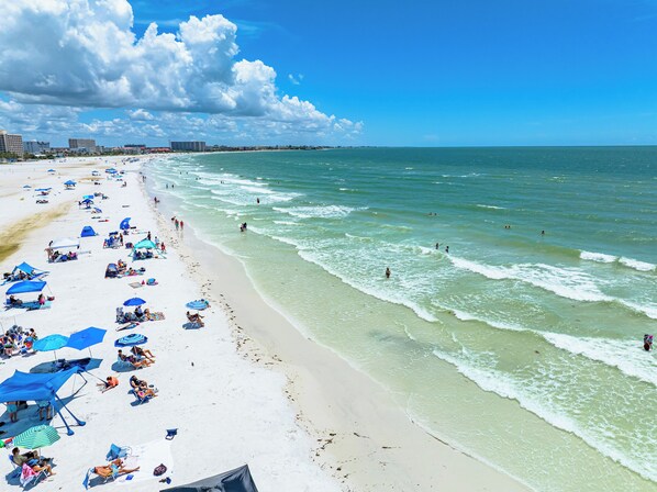 On the beach - 3bed Beachview condo w/ 3 pools on Siesta! (Siesta Key)