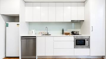 Coffee/tea maker, fridge, microwave, oven