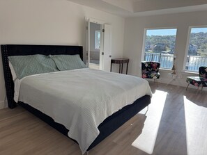 4 室のベッドルーム、デスク、旅行用ベビーベッド、WiFi (無料)