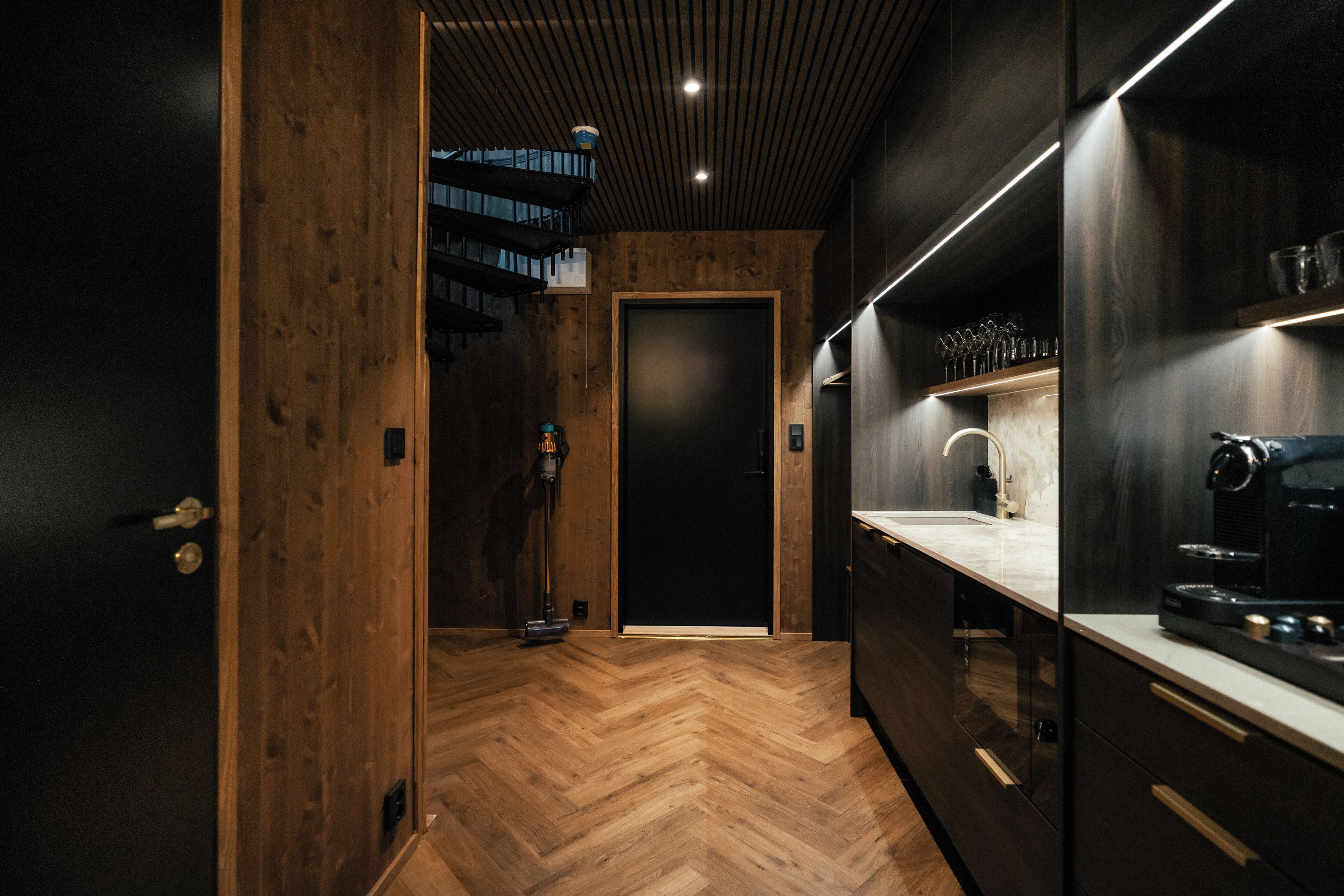 Deluxe Suite, Balcony, Hill View | Private kitchen | Oven, coffee/tea maker, electric kettle