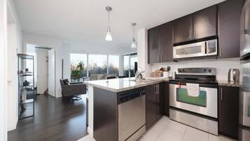 Fridge, microwave, oven, stovetop