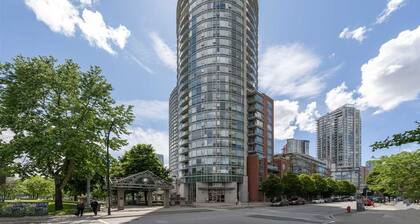 Central Luxury Apartment with Pool, Jacuzzi & Sauna