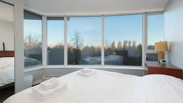 2 habitaciones, escritorio, tabla de planchar con plancha y wifi