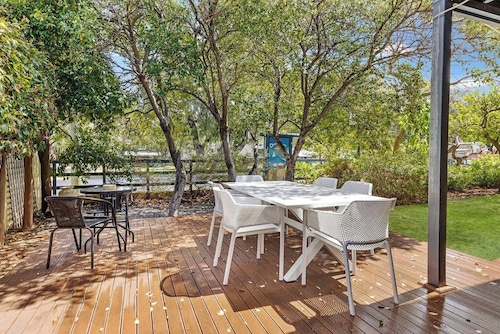 Meelup Bay Room - 1 @ Observatory Guesthouse