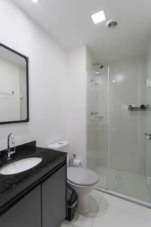 スタジオ | バスルーム | シャワー、タオル、石鹸、シャンプー