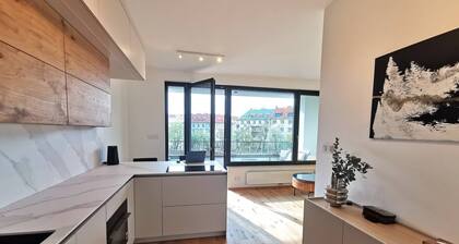 Free Parking, Center Location, Nuslesky Pivovar Sunset Balcony Home