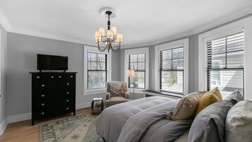 5 bedrooms, desk, iron/ironing board, WiFi