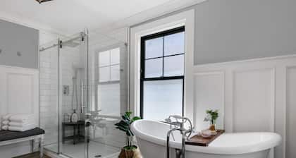 Spacious In-Town Saratoga 5 Bedroom Modern Farmhouse