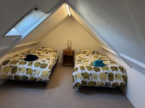 4 bedrooms, iron/ironing board, WiFi, bed sheets
