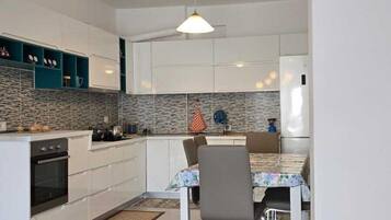 Apartment, Balcony | Private kitchen | Electric kettle