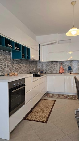 Apartamento, balcón | Cocina privada | Hervidor eléctrico. Tirent Apartment-Vlora Retreat