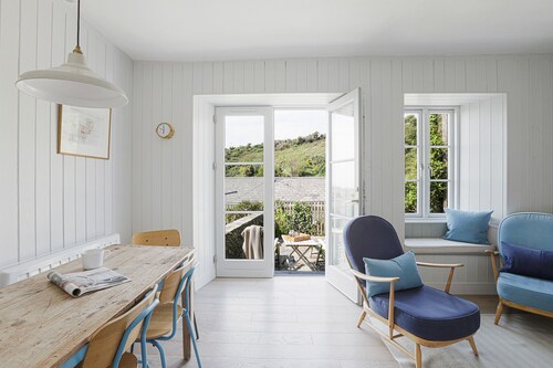 Coastguard Cottage - set in an elevated position with fabulous views overlooking Portloe