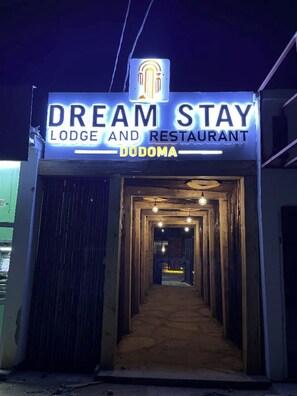 Interior entrance - Dream Stay Lodge and Restaurant (Dodoma)