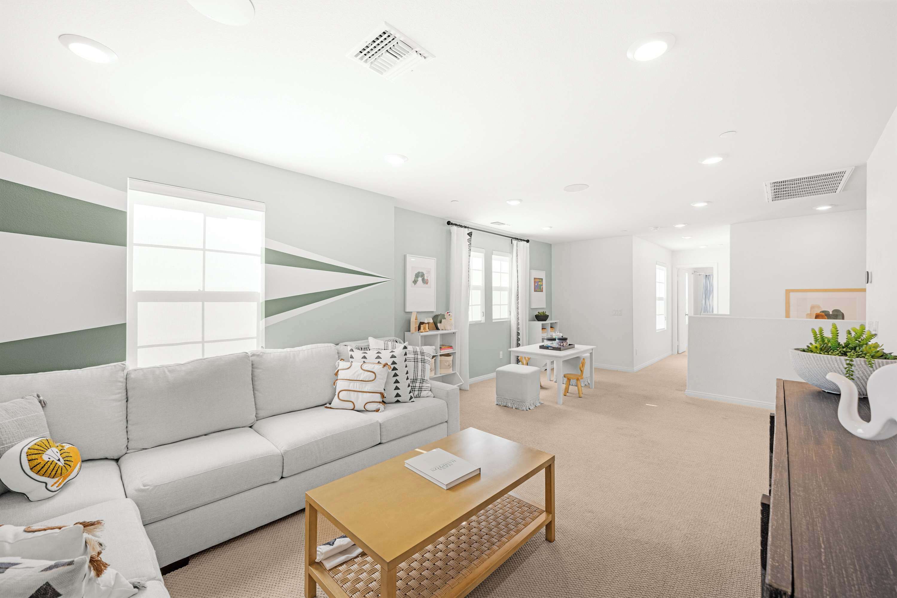 House (4 Bedrooms) | Living area