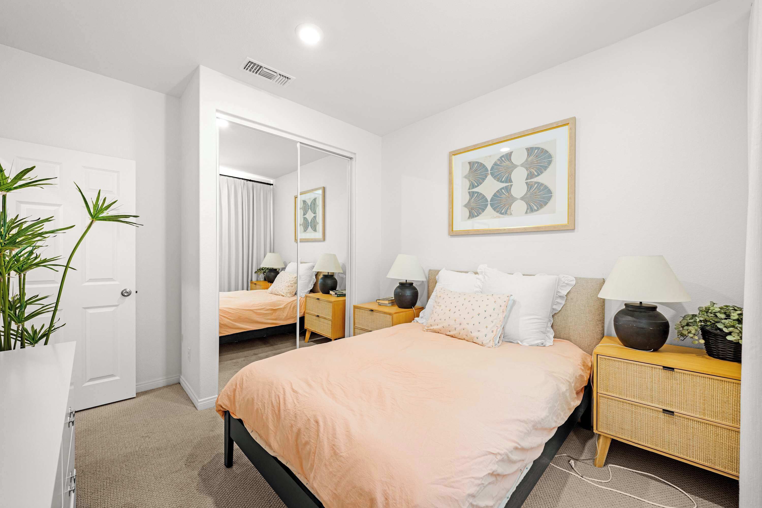 4 bedrooms, desk, laptop workspace, iron/ironing board