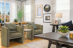 House (4 Bedrooms) | Garden view - @ Marbella Lane - Rejuvenating Single-family Home (Ontario)