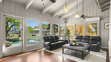 Casa (4 Bedrooms) | Vista al jardín