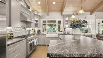 House (4 Bedrooms) | Private kitchen | Fridge, microwave, oven, dishwasher