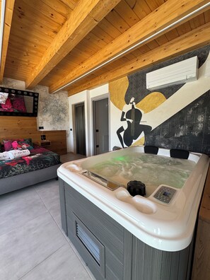 1 bedroom, in-room safe, desk, blackout curtains