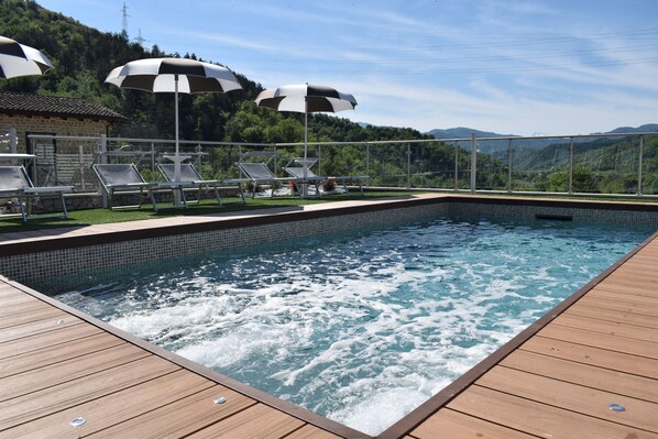 Bain à remous extérieur