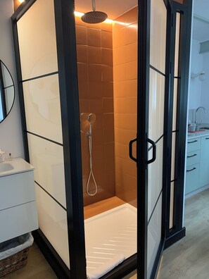 Appartement Deluxe, vue sur le jardin | Salle de bain