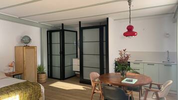 Deluxe-Apartment, Gartenblick | 1 Schlafzimmer, kostenloses WLAN