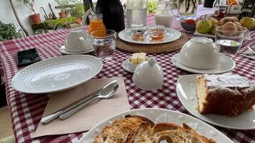 Dagelijks continentaal ontbijt inbegrepen