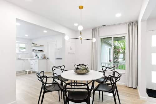 House (3 Bedrooms) | In-room dining
