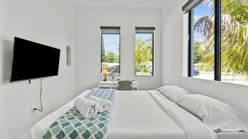 3 bedrooms, desk, iron/ironing board, travel crib