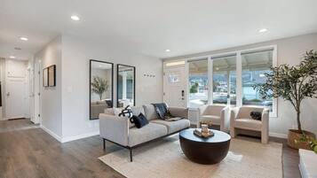 House (3 Bedrooms) | Living area | 43-inch flat-screen TV with cable channels, fireplace, table tennis