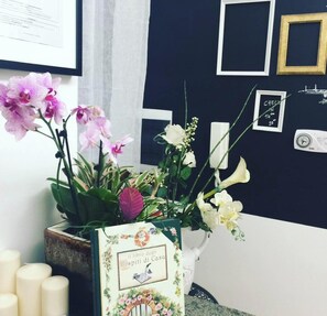 Reception - la piazzetta delle regine (Rome)