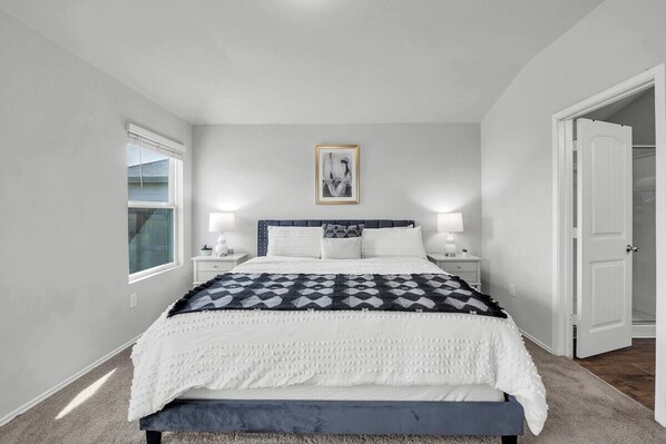 Talo (4 Bedrooms) | 4 makuuhuonetta, työpöytä, silitysrauta/-lauta, vuodevaatteet