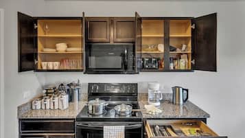 Ferienhaus (4 Bedrooms) | Eigene Küche | Kühlschrank, Mikrowelle, Ofen, Wasserkocher mit Kaffee-/Teezubehör