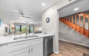 Interior - Charming 2-bedroom condo in a beautiful Bokeelia waterfront community! (Bokeelia)