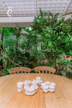 Outdoor dining - come to the beach - stay with us (Bentota)