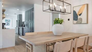 Design House, Private Pool (5 Bedrooms) | In-room dining